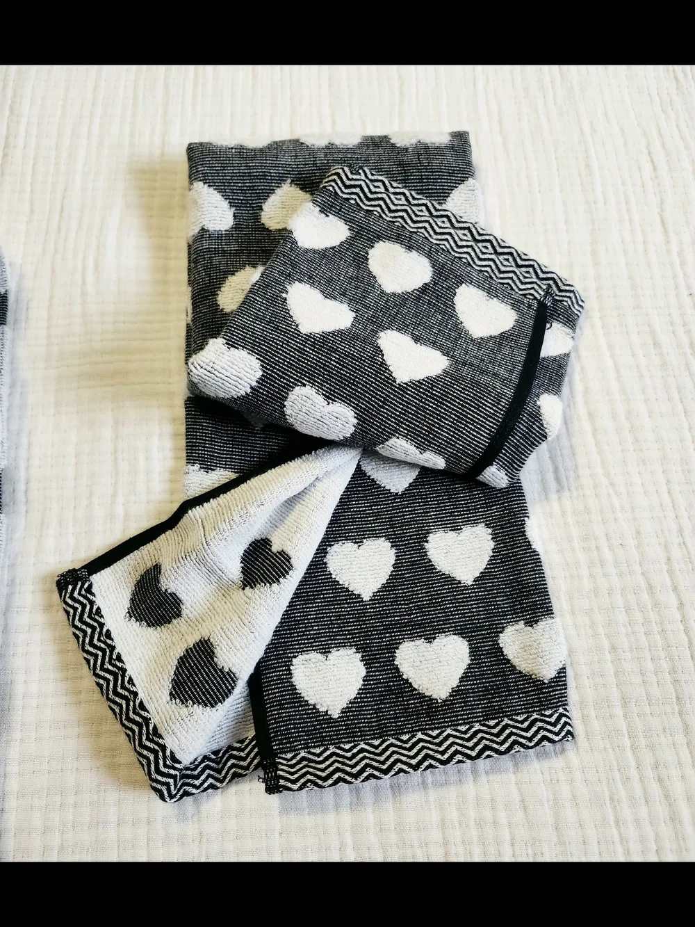 Isaac Mizrahi Black and White Heart Kitchen Towels
